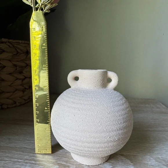 Small Textured Cream Vase - Picture 2 of 3